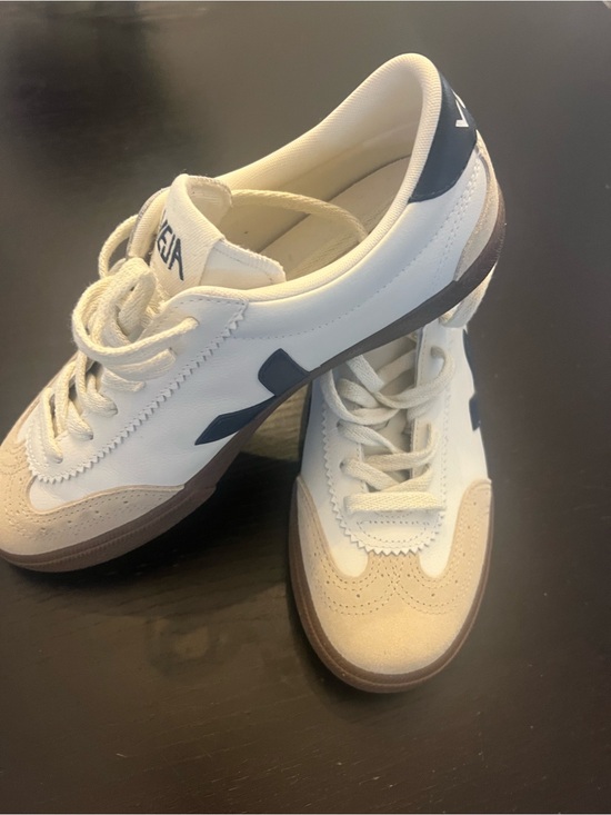 Veja Shoes - VEJA Women's White, Beige and Navy Low-Top Sneakers
